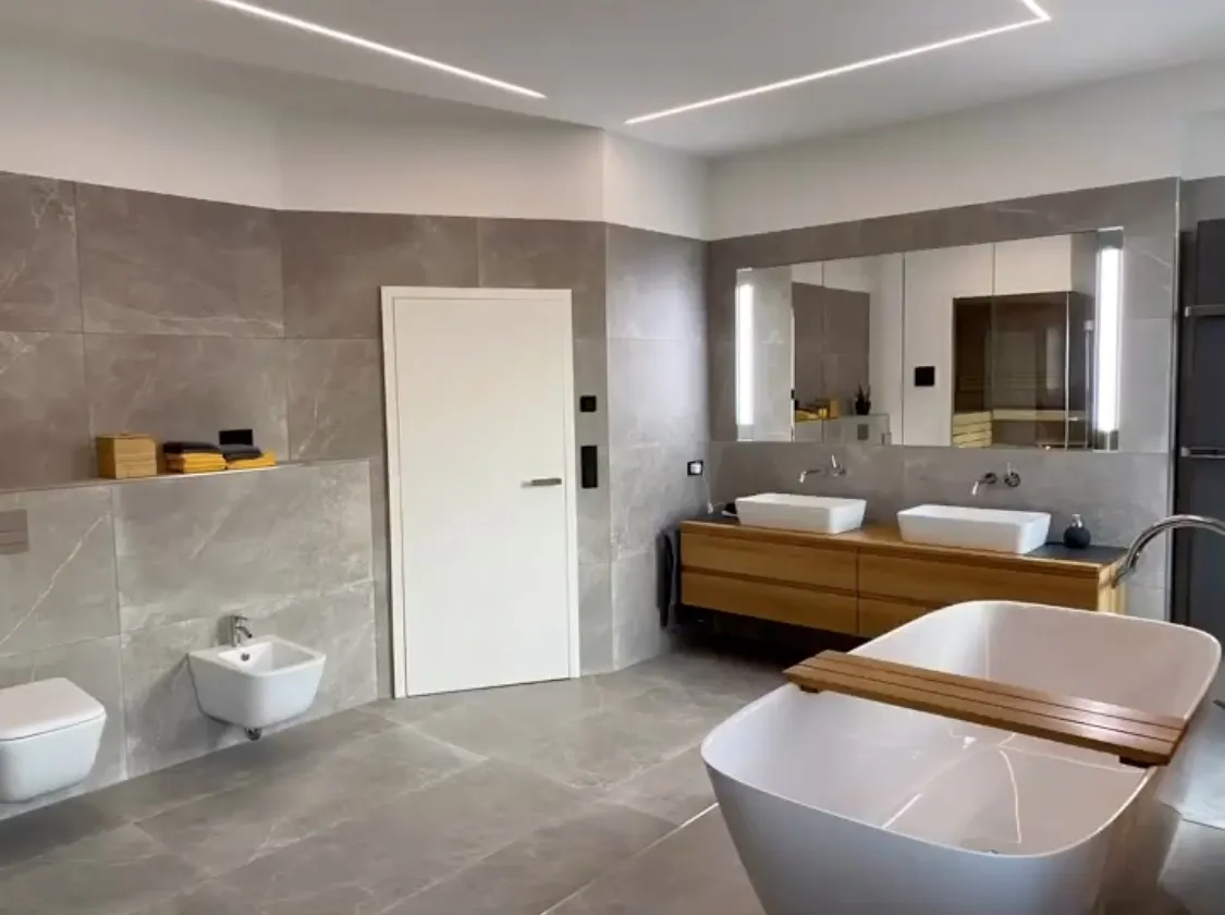 Badezimmer mit Sauna der Hermann Moritz GmbH & Co. KG